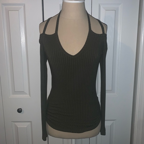 Olive green long sleeve ribbed v-neck top with strappy open back 🍃 - Picture 3 of 11